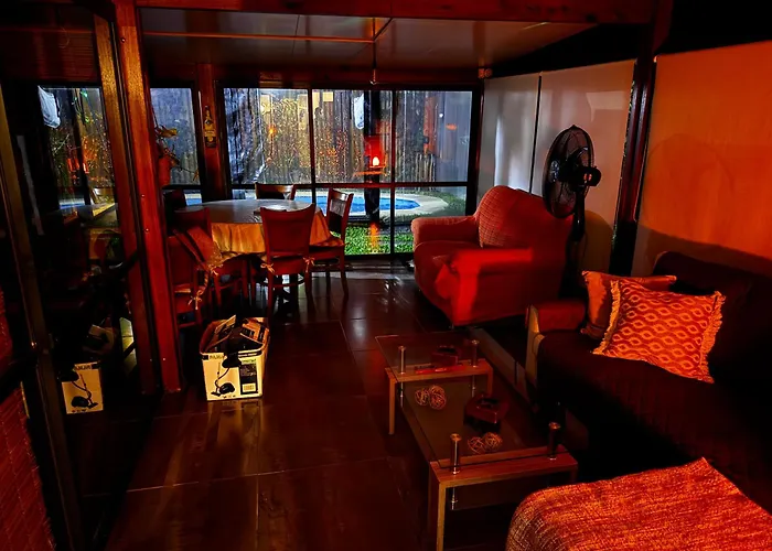 Hermosa Casa Con Piscina Climatizada Todo El Ano En Bella Vista, Piriapolis