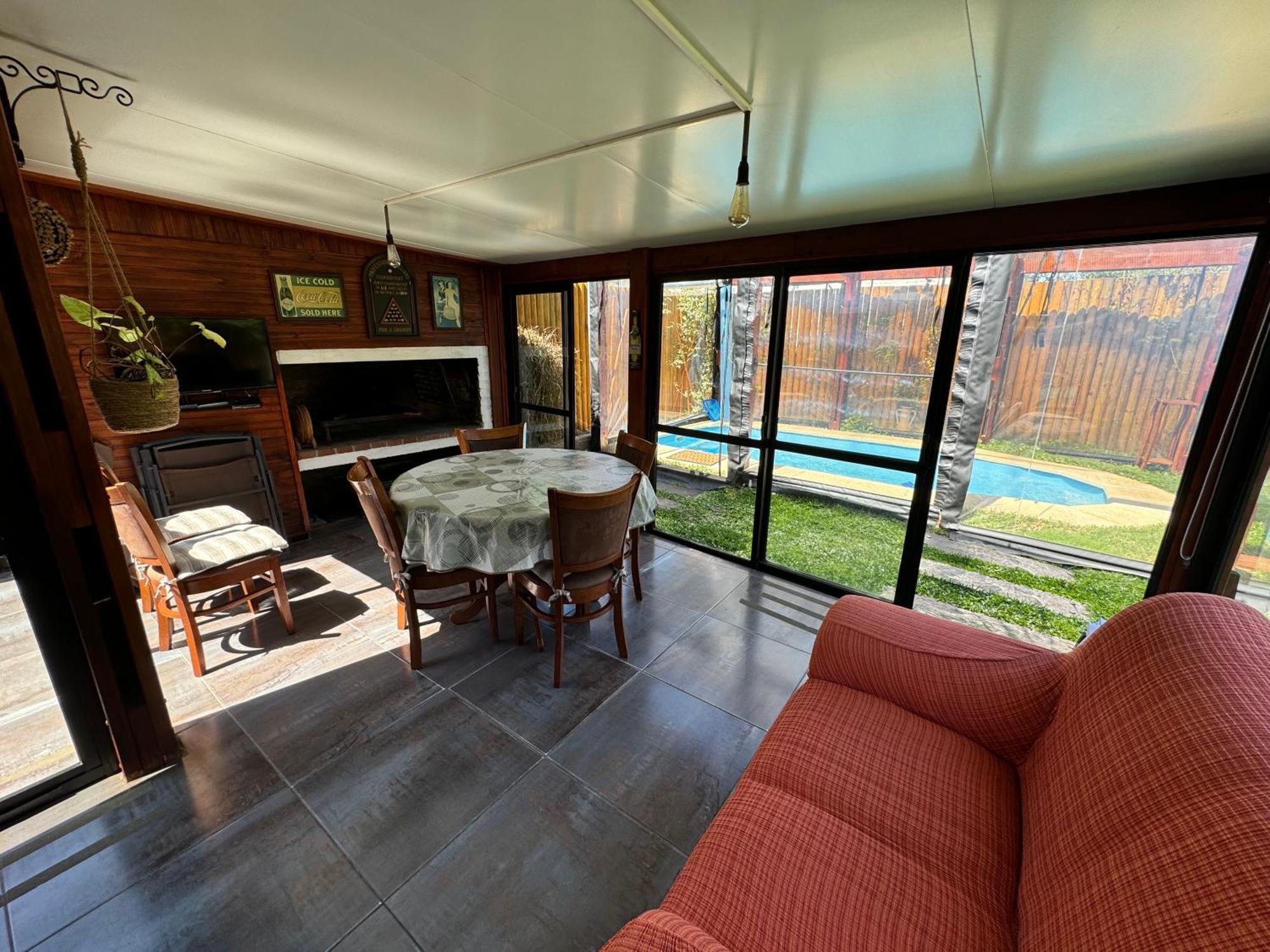 Сasa de vacaciones Hermosa Casa Con Piscina Climatizada Todo El Ano En Bella Vista, Piriapolis